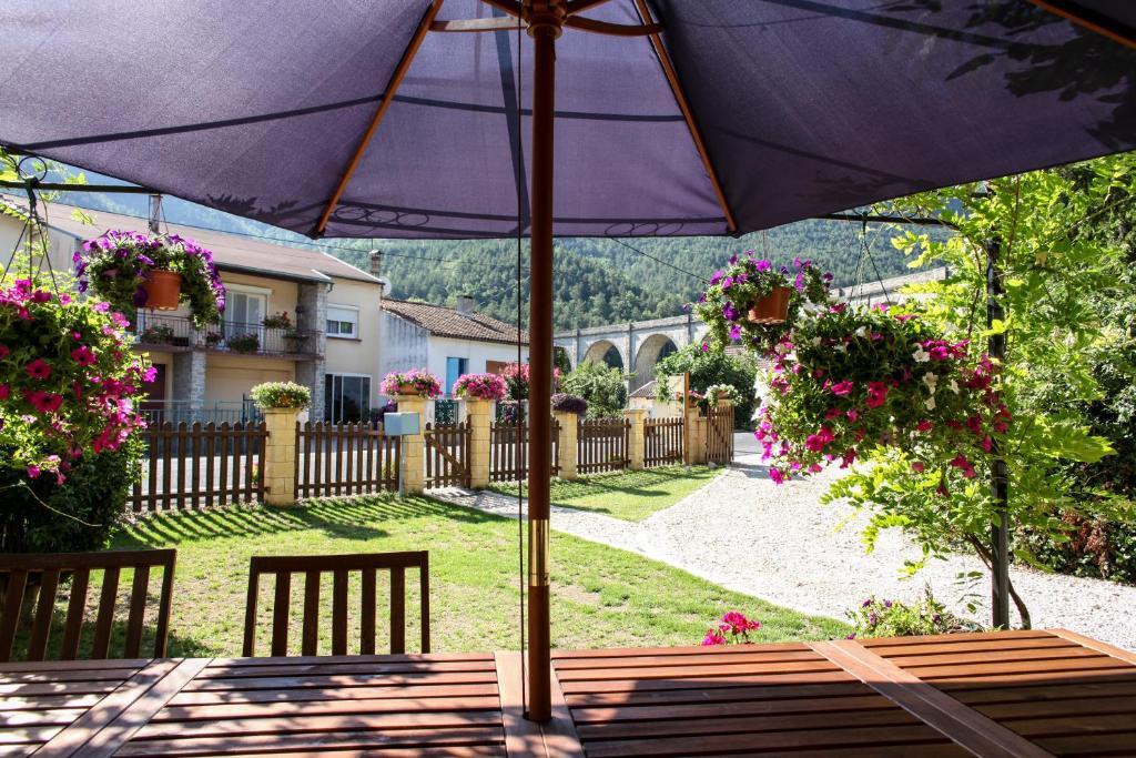Aux Quatre Saisons Axat Bed and Breakfast Zewnętrze zdjęcie